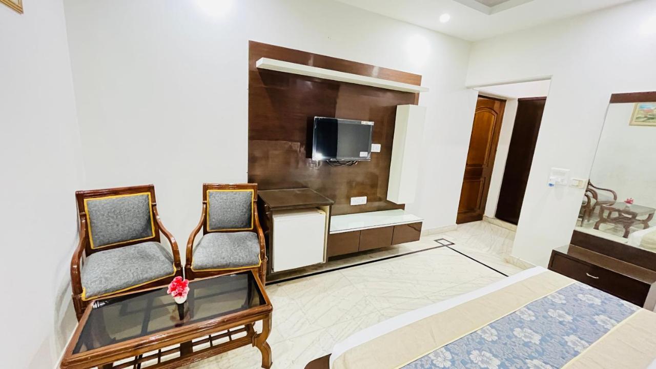 Hotel Starline Sector 28 غورغاون المظهر الخارجي الصورة