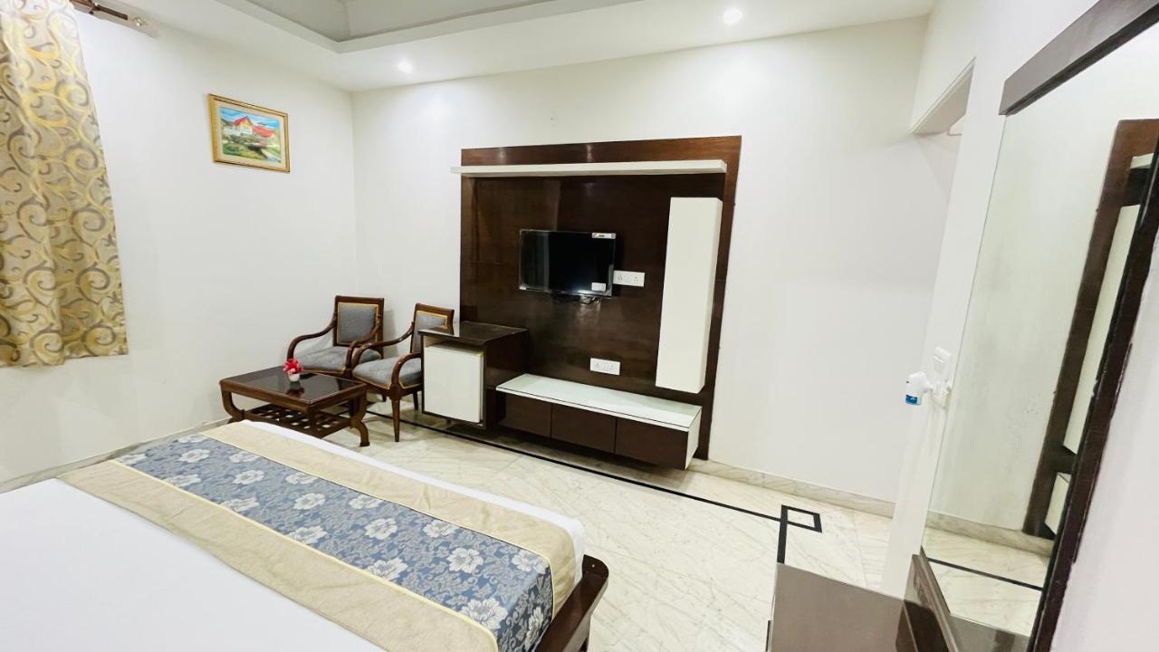 Hotel Starline Sector 28 غورغاون المظهر الخارجي الصورة