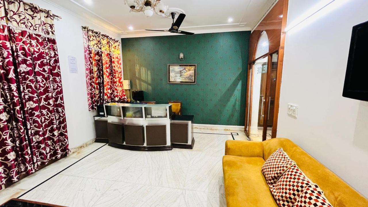 Hotel Starline Sector 28 غورغاون المظهر الخارجي الصورة