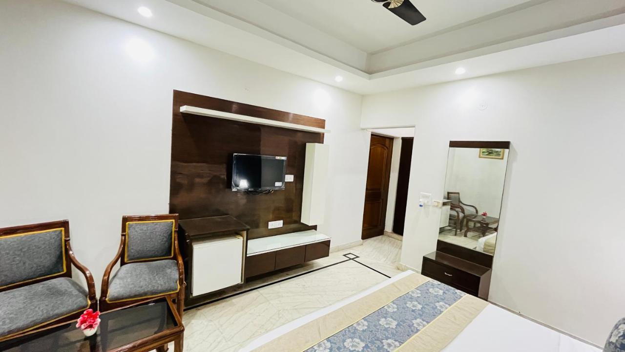 Hotel Starline Sector 28 غورغاون المظهر الخارجي الصورة
