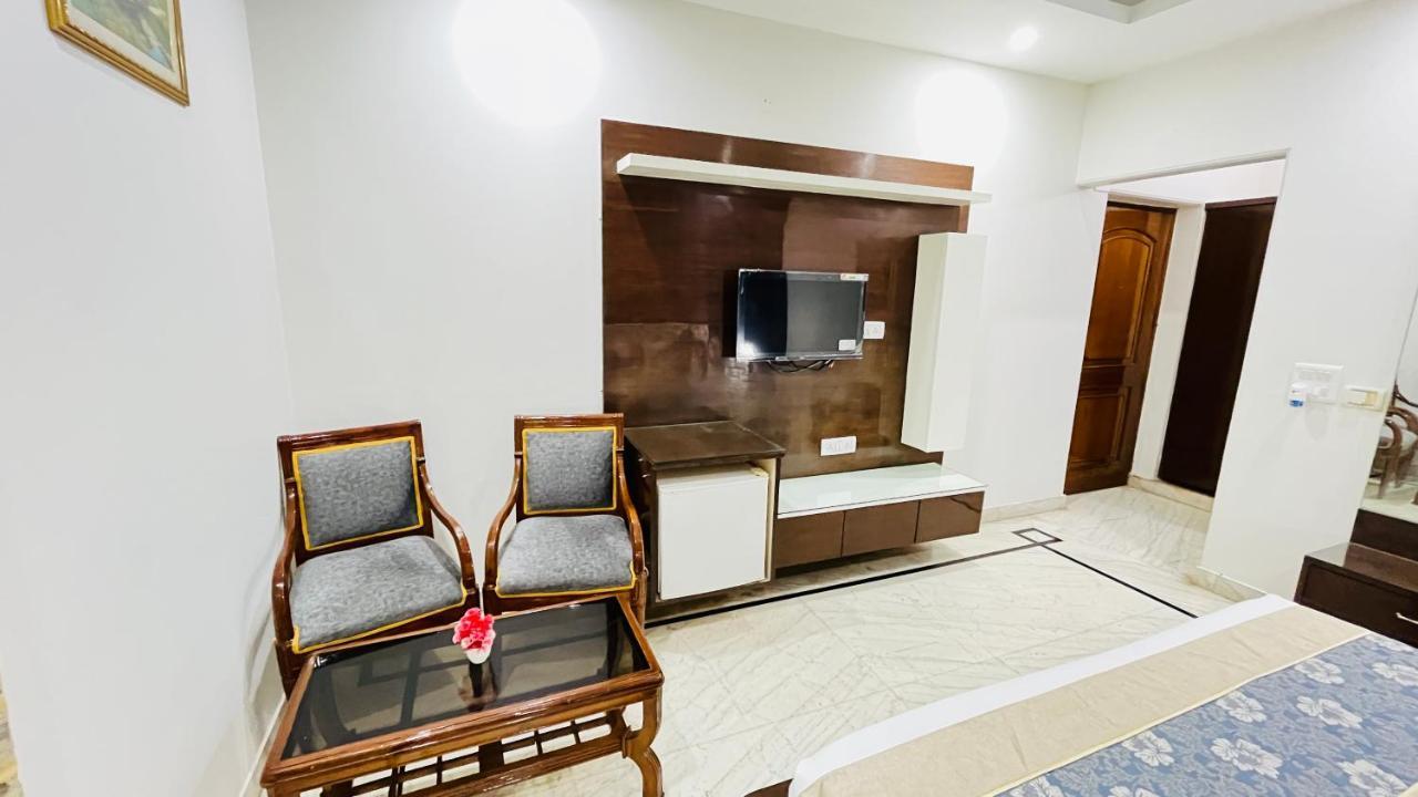 Hotel Starline Sector 28 غورغاون المظهر الخارجي الصورة