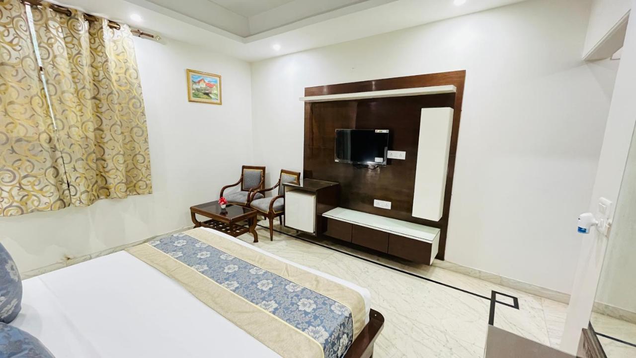 Hotel Starline Sector 28 غورغاون المظهر الخارجي الصورة