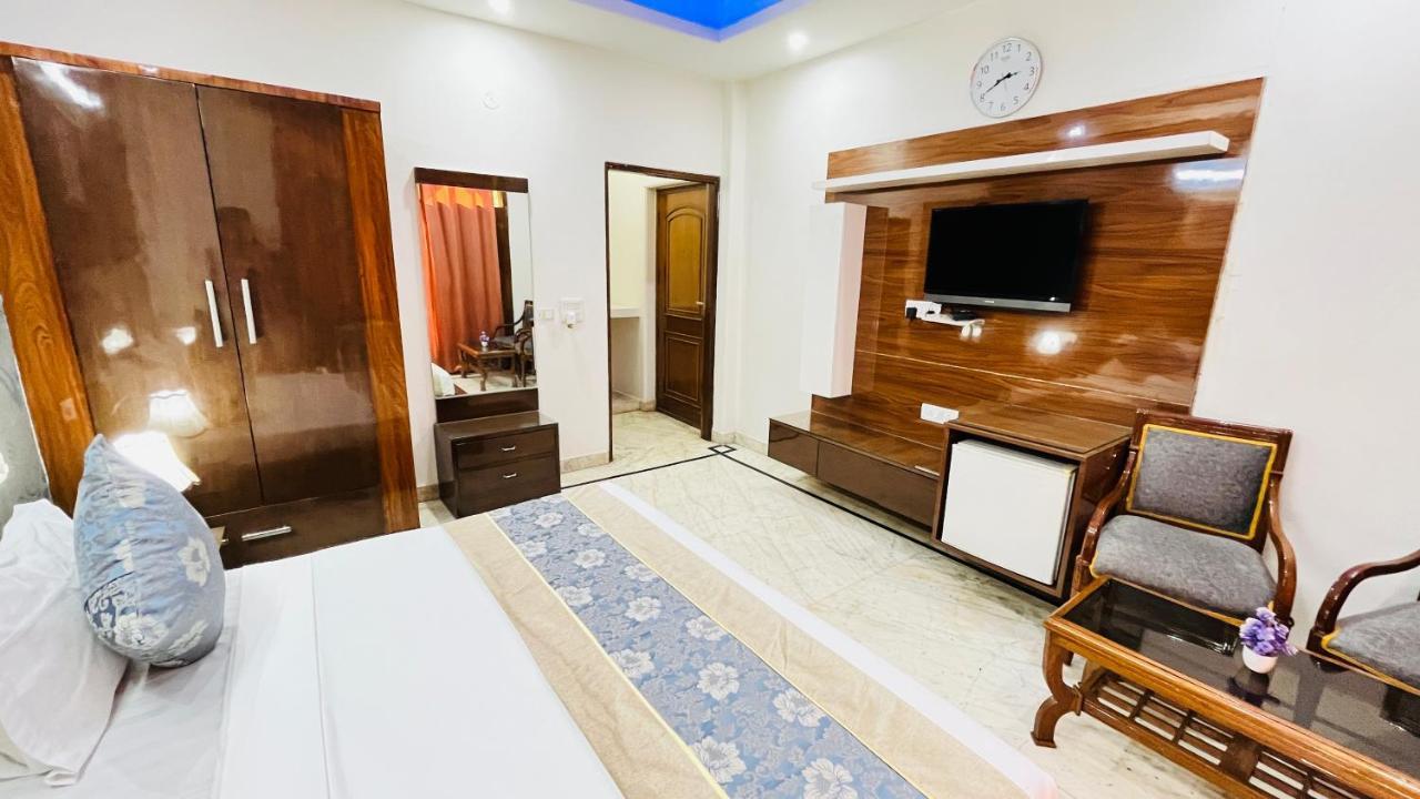 Hotel Starline Sector 28 غورغاون المظهر الخارجي الصورة