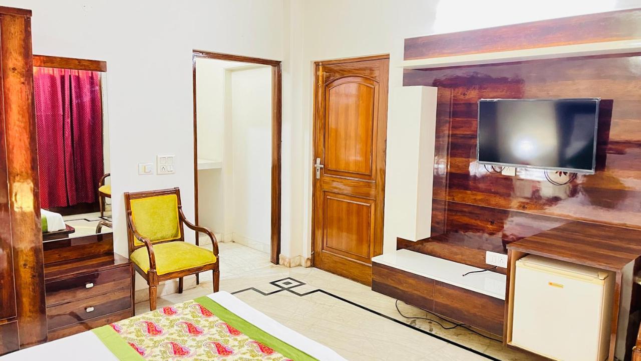 Hotel Starline Sector 28 غورغاون المظهر الخارجي الصورة
