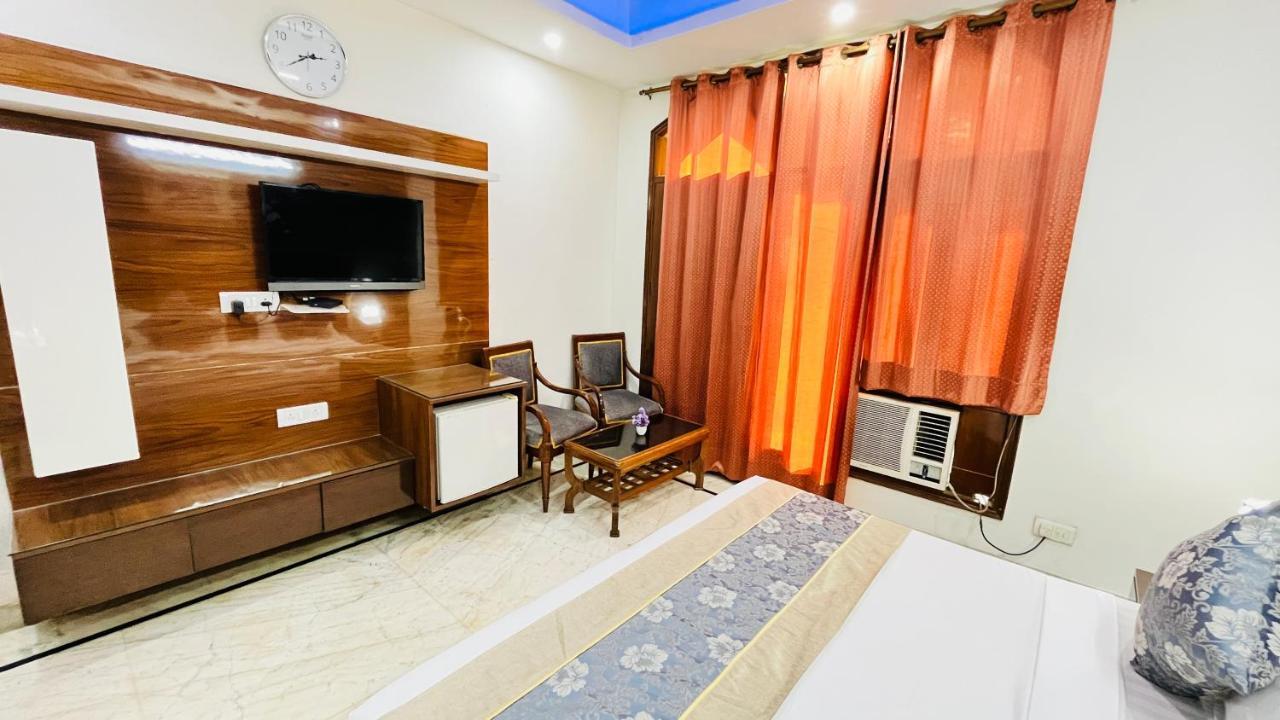 Hotel Starline Sector 28 غورغاون المظهر الخارجي الصورة